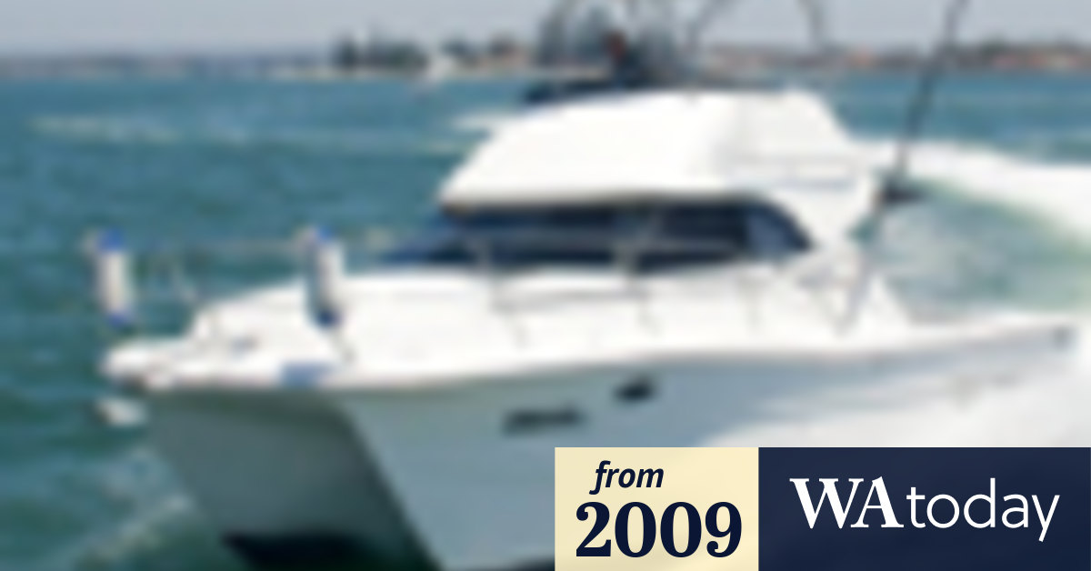 Man dies after boat sinks off WA coast